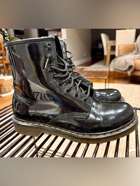 Dr. Martens Black Patent Leather 8 Eye Boots Women’s 9 Classic Lace Up